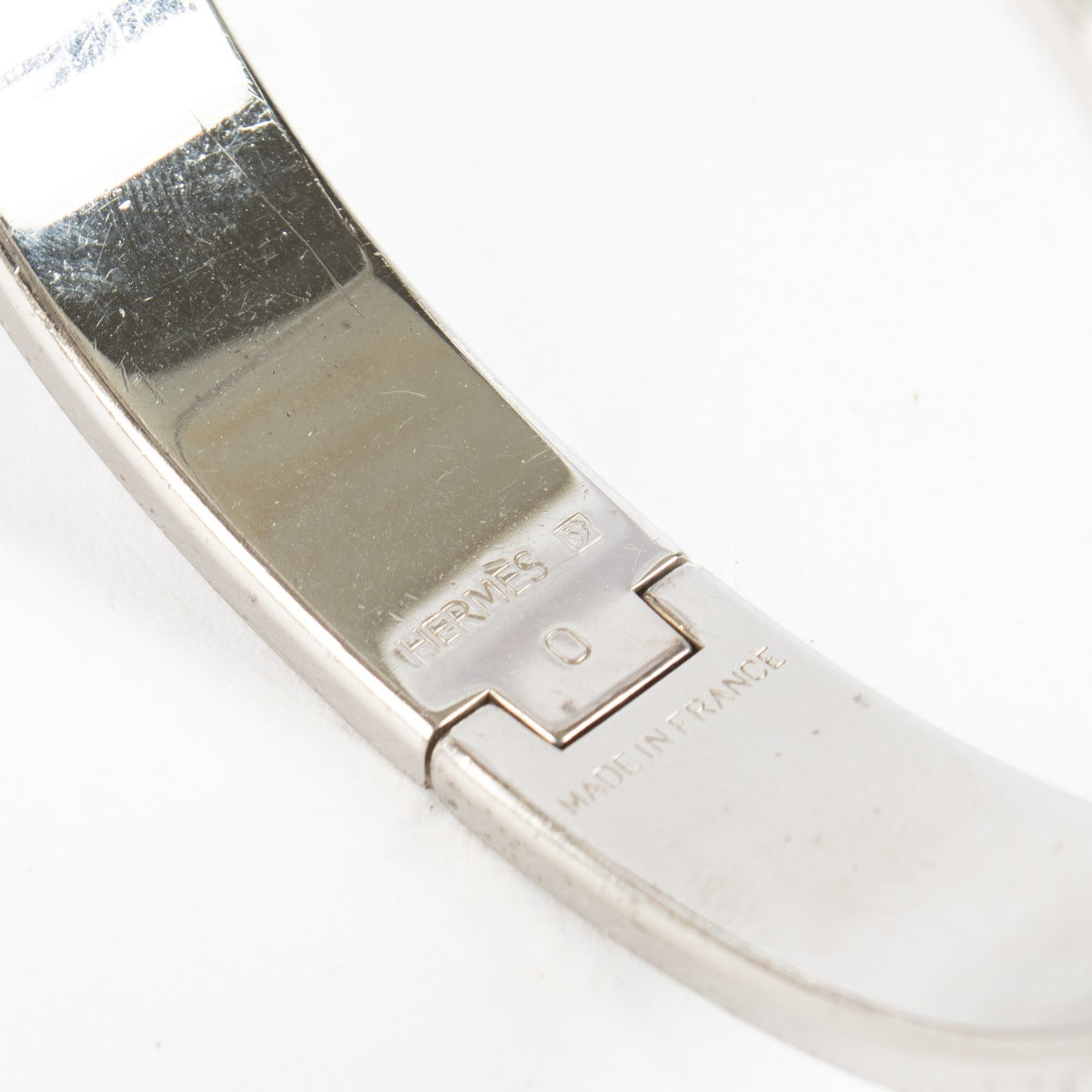 Authentic preloved Hermès Marron Glacé Clic H Bracelet - Size T1 on Labellov.com