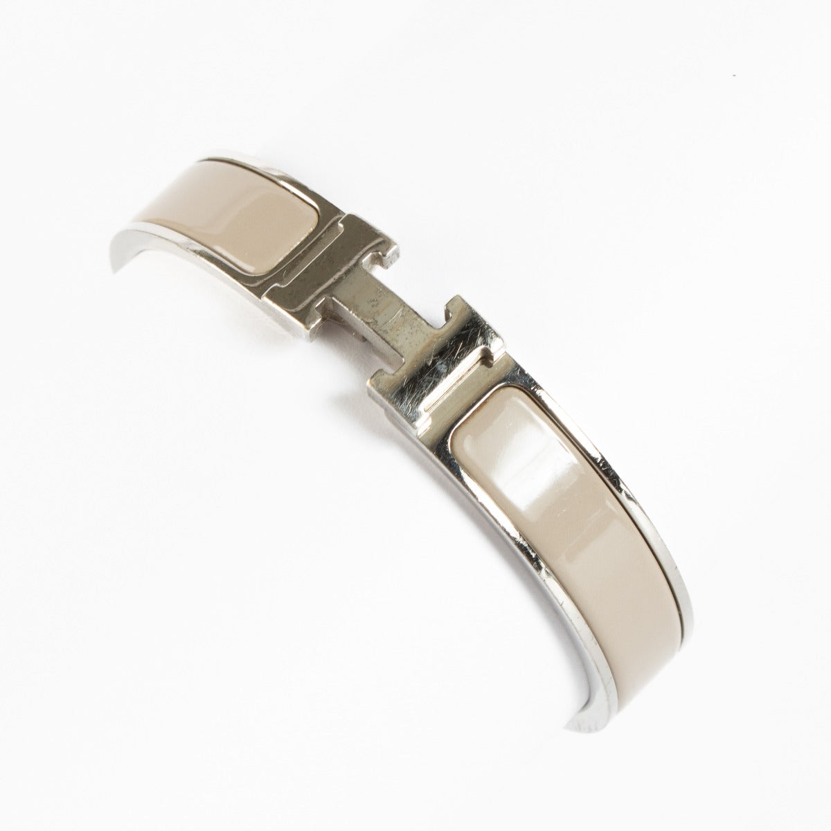 Authentic preloved Hermès Marron Glacé Clic H Bracelet - Size T1 on Labellov.com