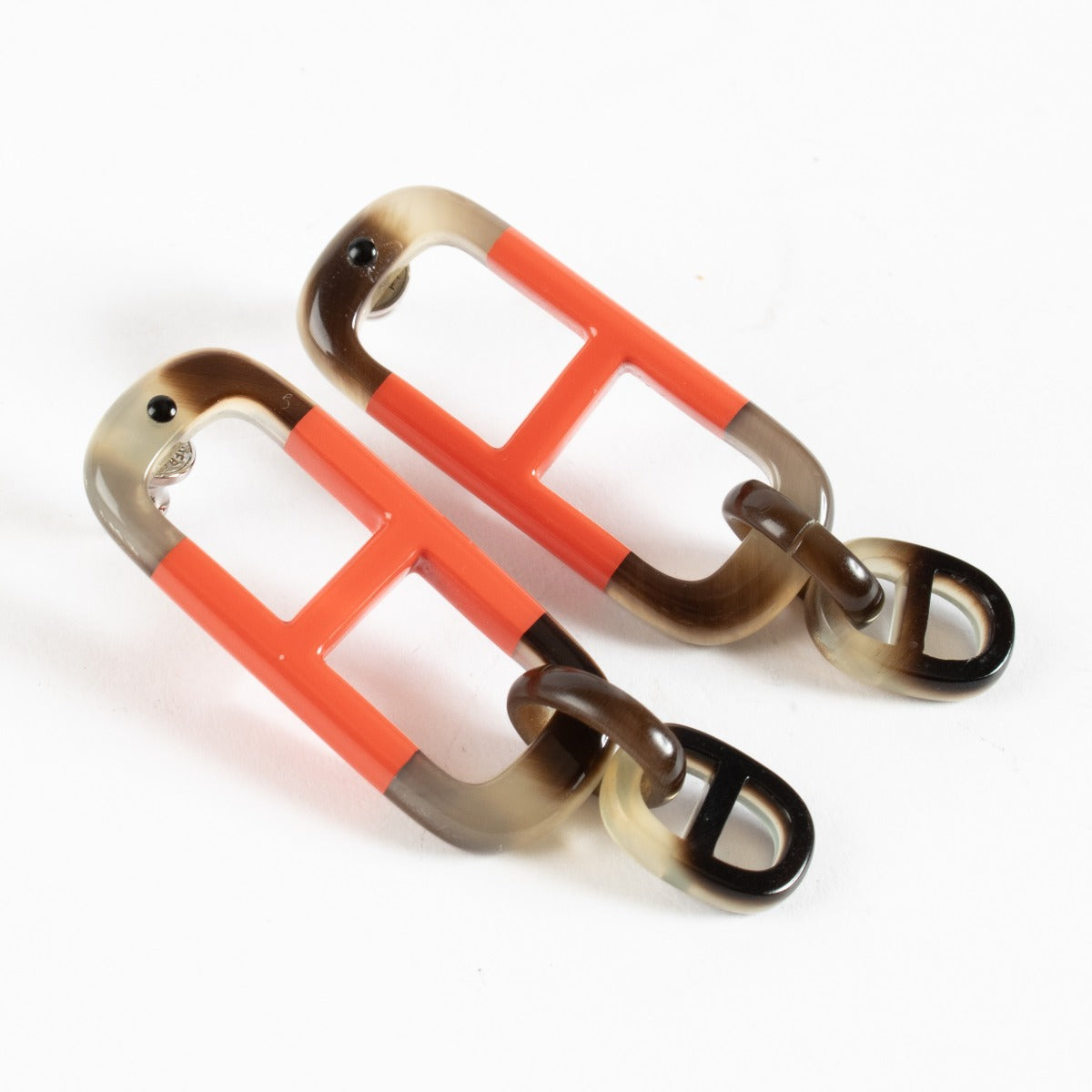Authentic second-hand Hermès Acetate Earrings on labellov.com