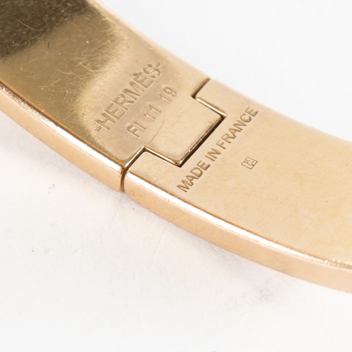 Authentic preloved Hermès pink Clic H Bracelet - Size T1 on Labellov.com