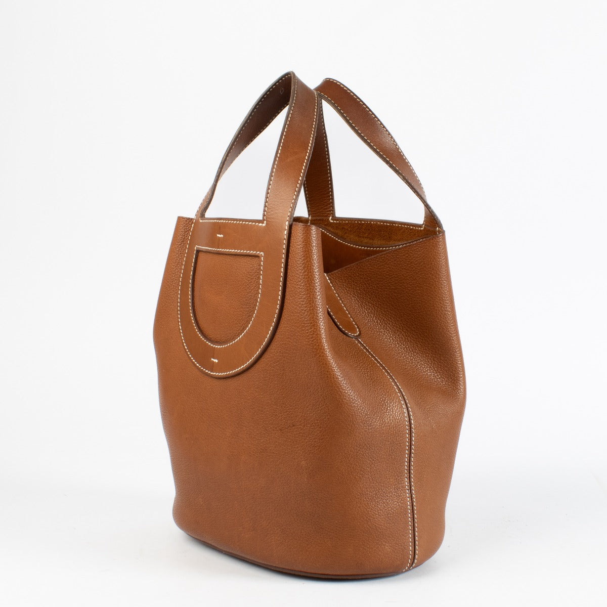 Hermès In-The-Loop 18 bag in Fauve Barenia Faubourg with gold hardware at Labellov.com