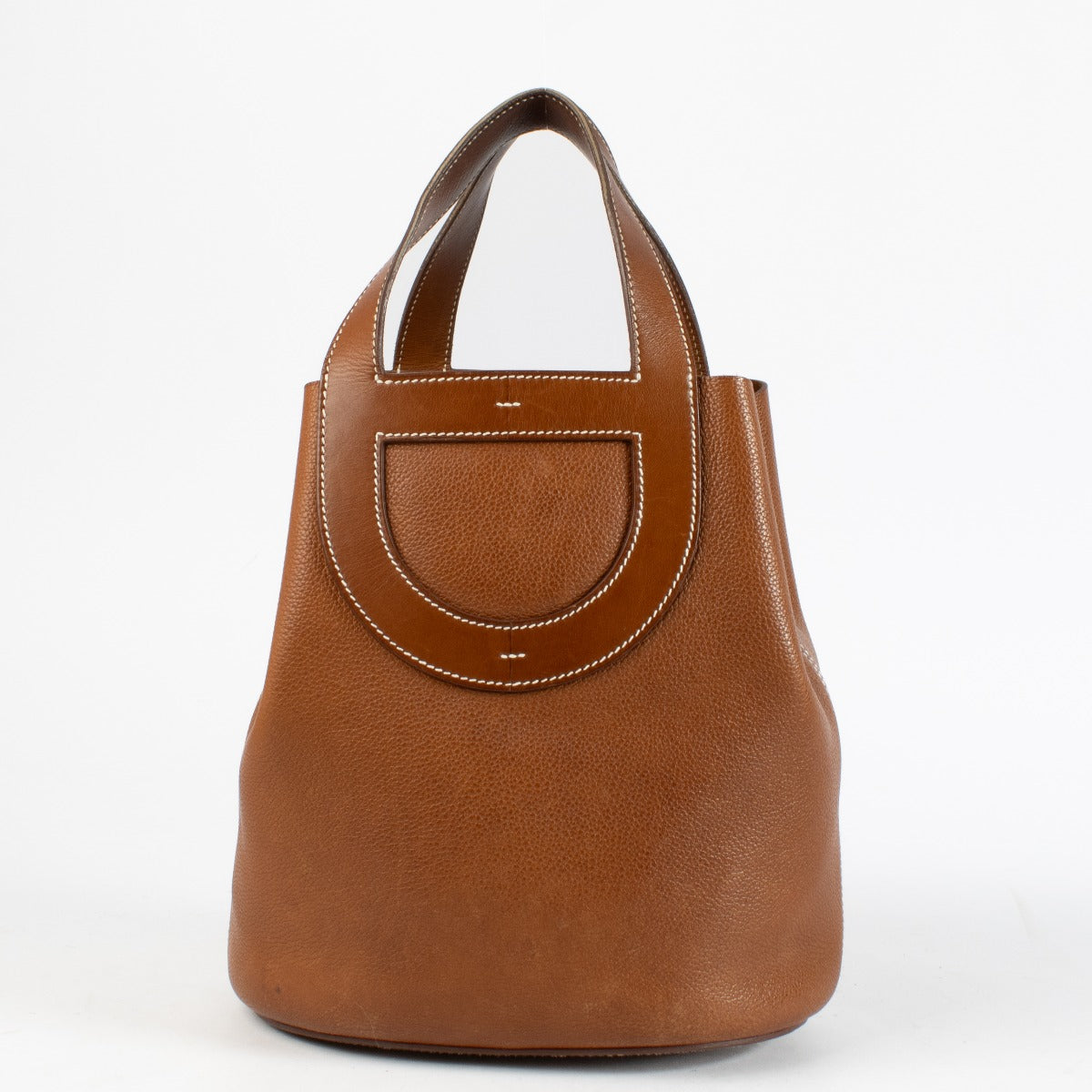 Hermès In-The-Loop 18 bag in Fauve Barenia Faubourg with gold hardware at Labellov.com