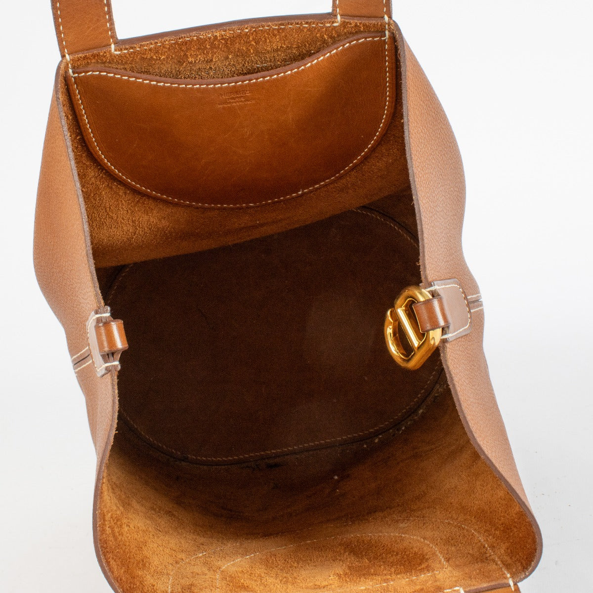 Hermès In-The-Loop 18 bag in Fauve Barenia Faubourg with gold hardware at Labellov.com