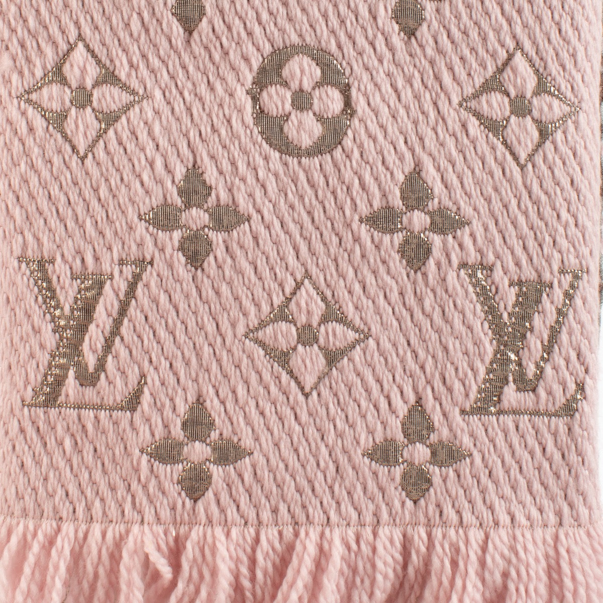 Shop safe online at Labellov in Antwerp, Brussels and KNokke this 100% authentic second hand Louis Vuitton Pink Logomania Scarf