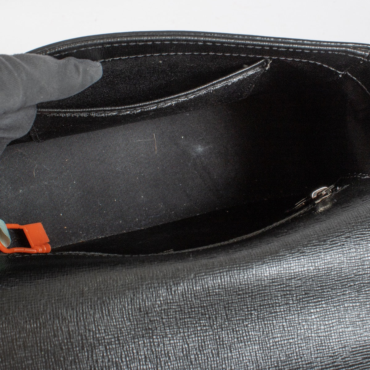 Authentic Preloved Off-White Black Crossbody Binder Clip Bag on Labellov.com