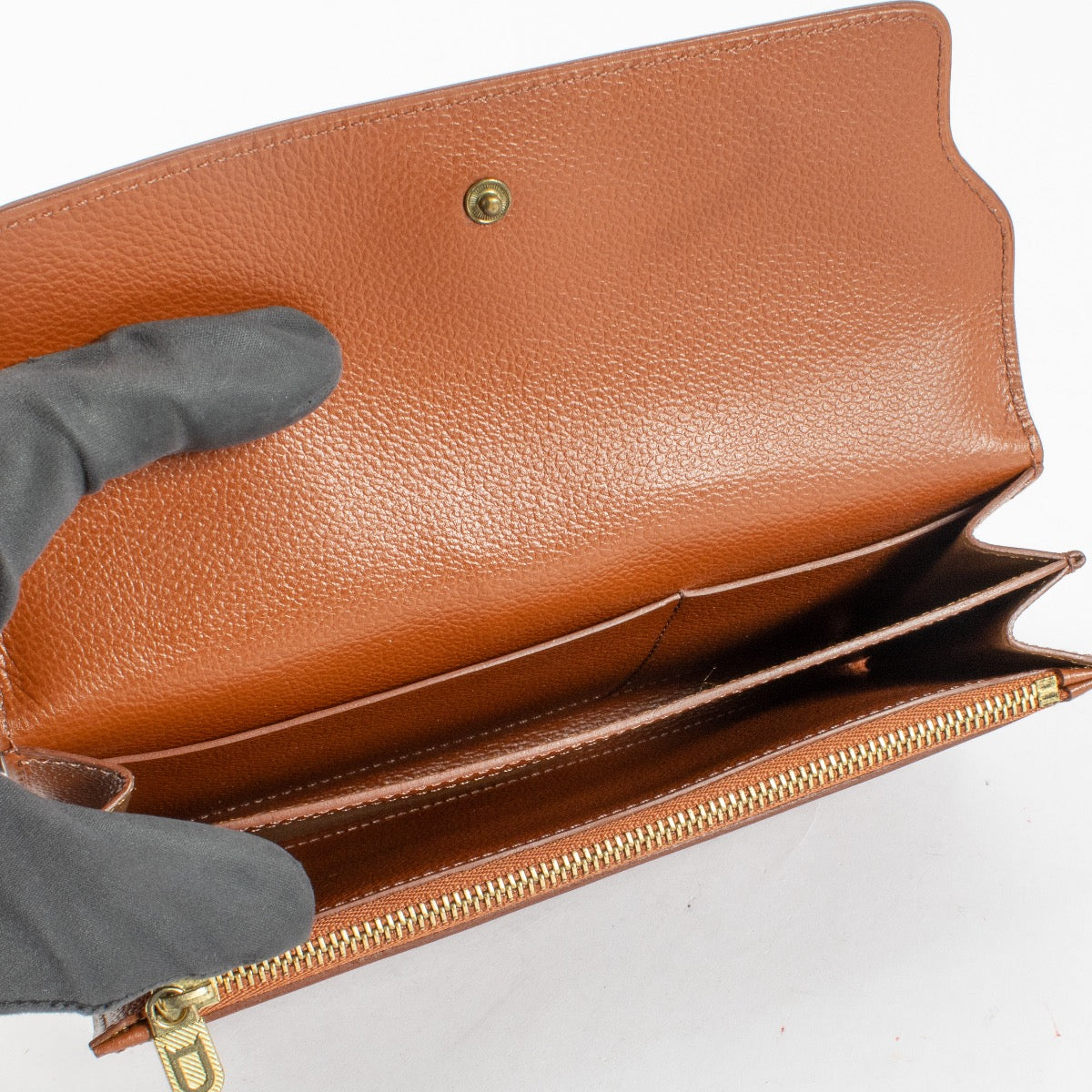 Authentic Second Hand Delvaux Alezan Jumping Lingot Wallet on Labellov.com