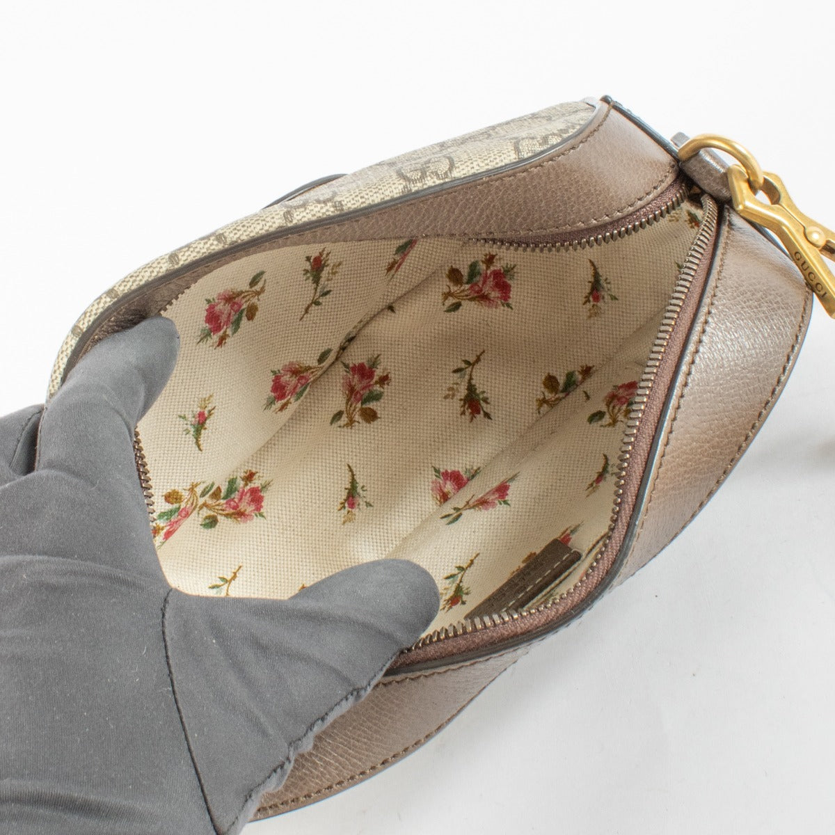 Authentic pre-loved Gucci GG Supreme Neo Vintage Crossbody Bag on Labellov.com