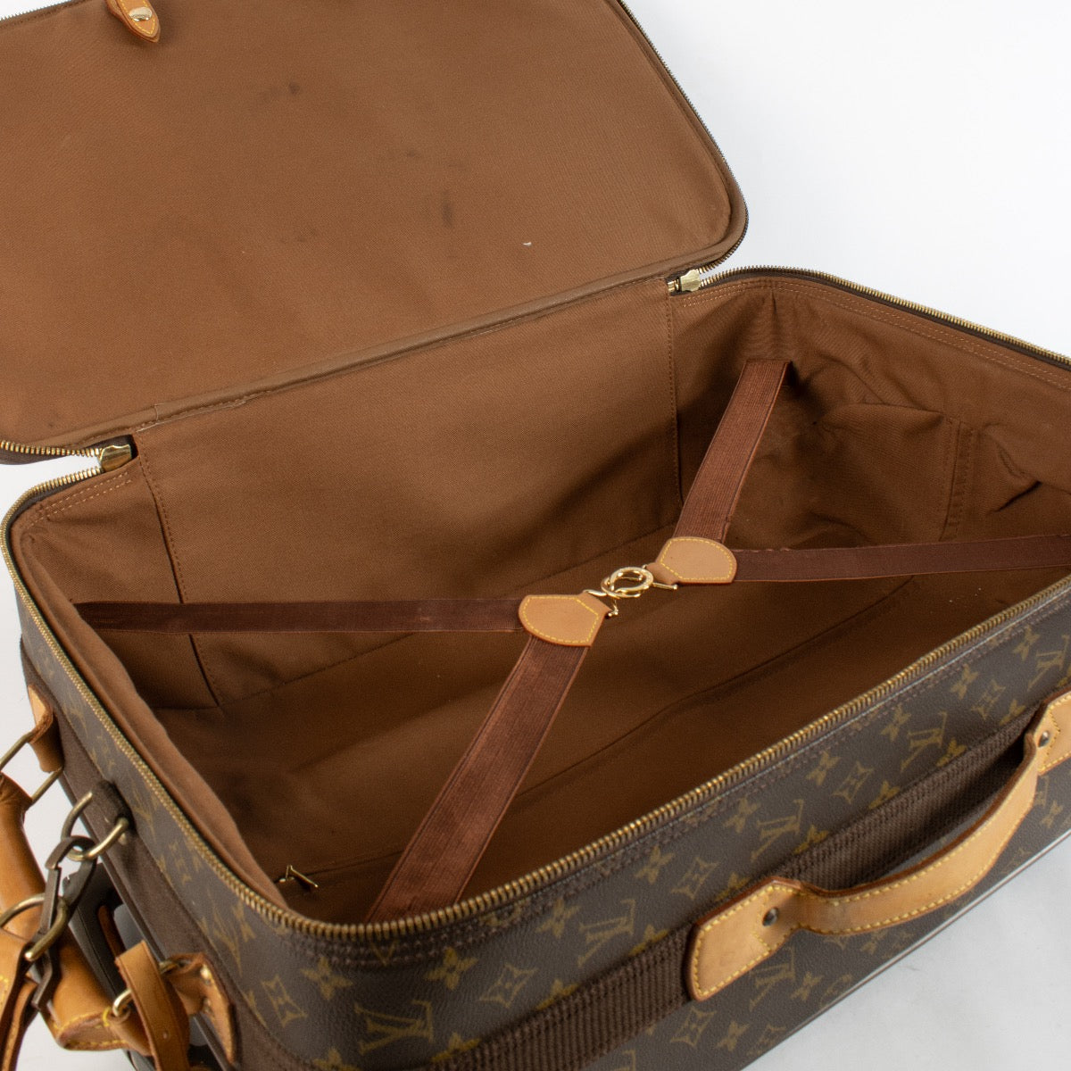 Authentic Second Hand Louis Vuitton Monogram Pegase 55 on Labellov.com