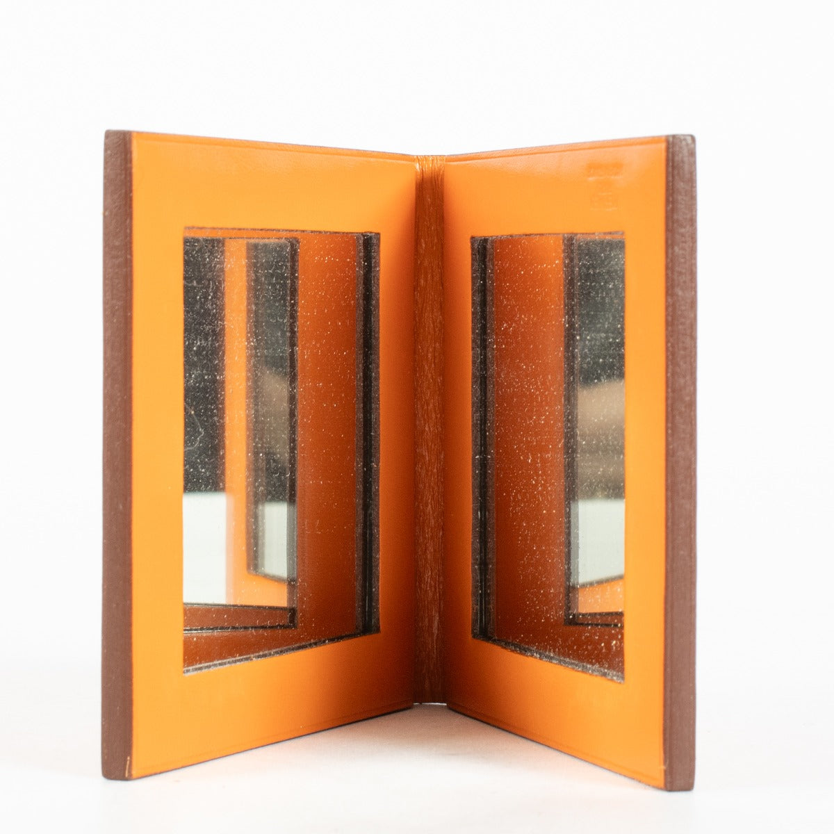 Authentic pre-loved Hermès Orange Mirror on Labellov.com