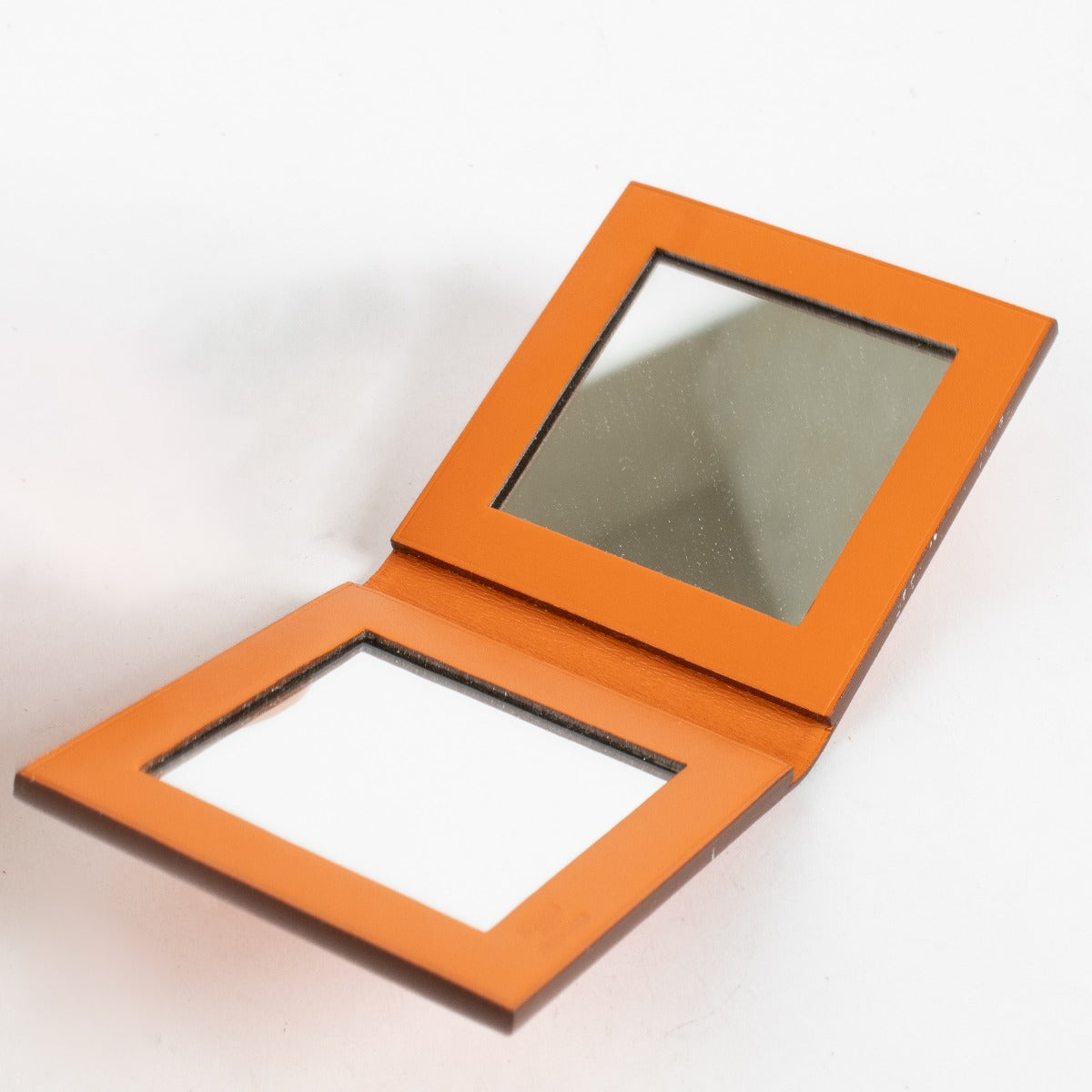 Authentic pre-loved Hermès Orange Mirror on Labellov.com