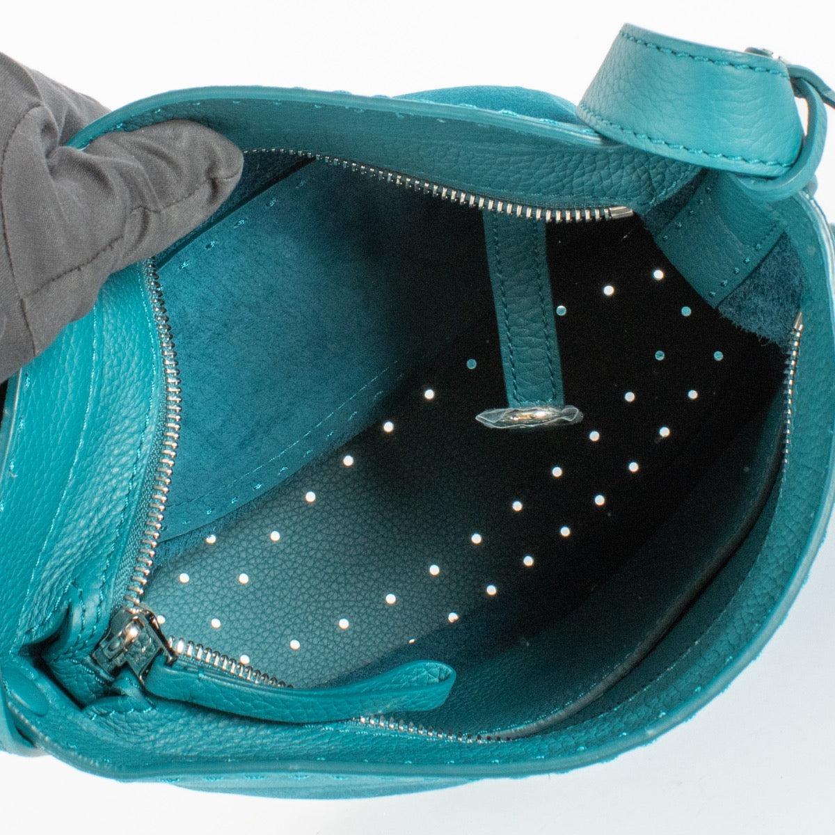 Authentic Second Hand Delvaux Peacock Pin Daily Surpiqué Crossbody in very good condition with minor scratches on Labellov.com
