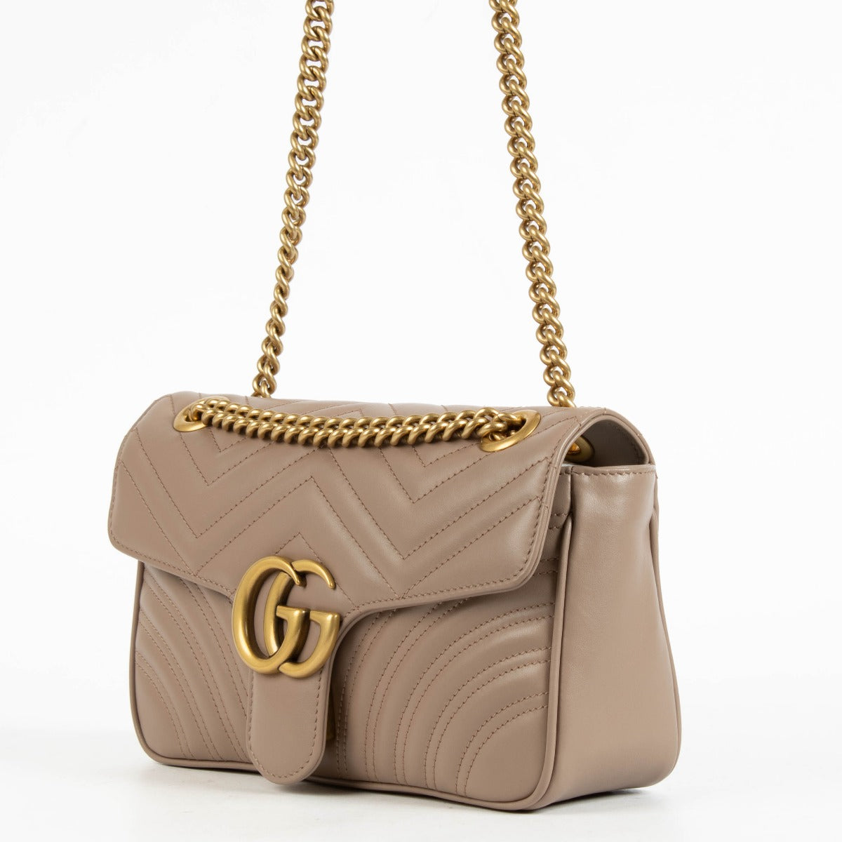 Shop the authentic Gucci Beige GG Marmont Medium Bag second hand on Labellov.com