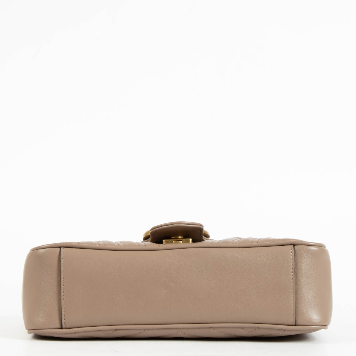 Shop the authentic Gucci Beige GG Marmont Medium Bag second hand on Labellov.com