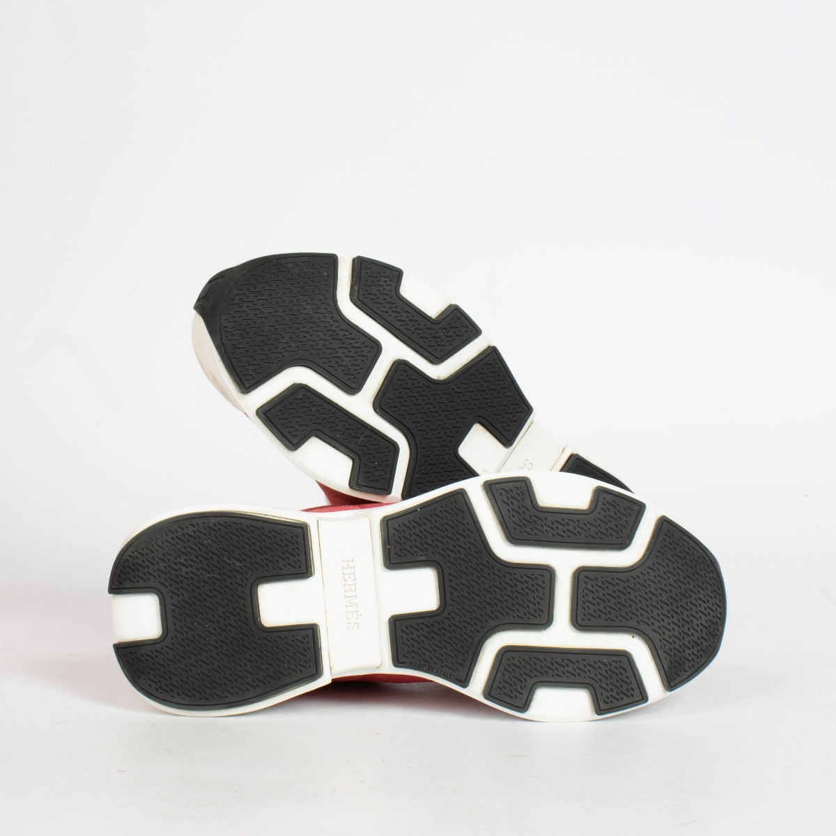 Authentic pre-loved Hermès Pink White Heros Sneakers - Size 39 on Labellov.com