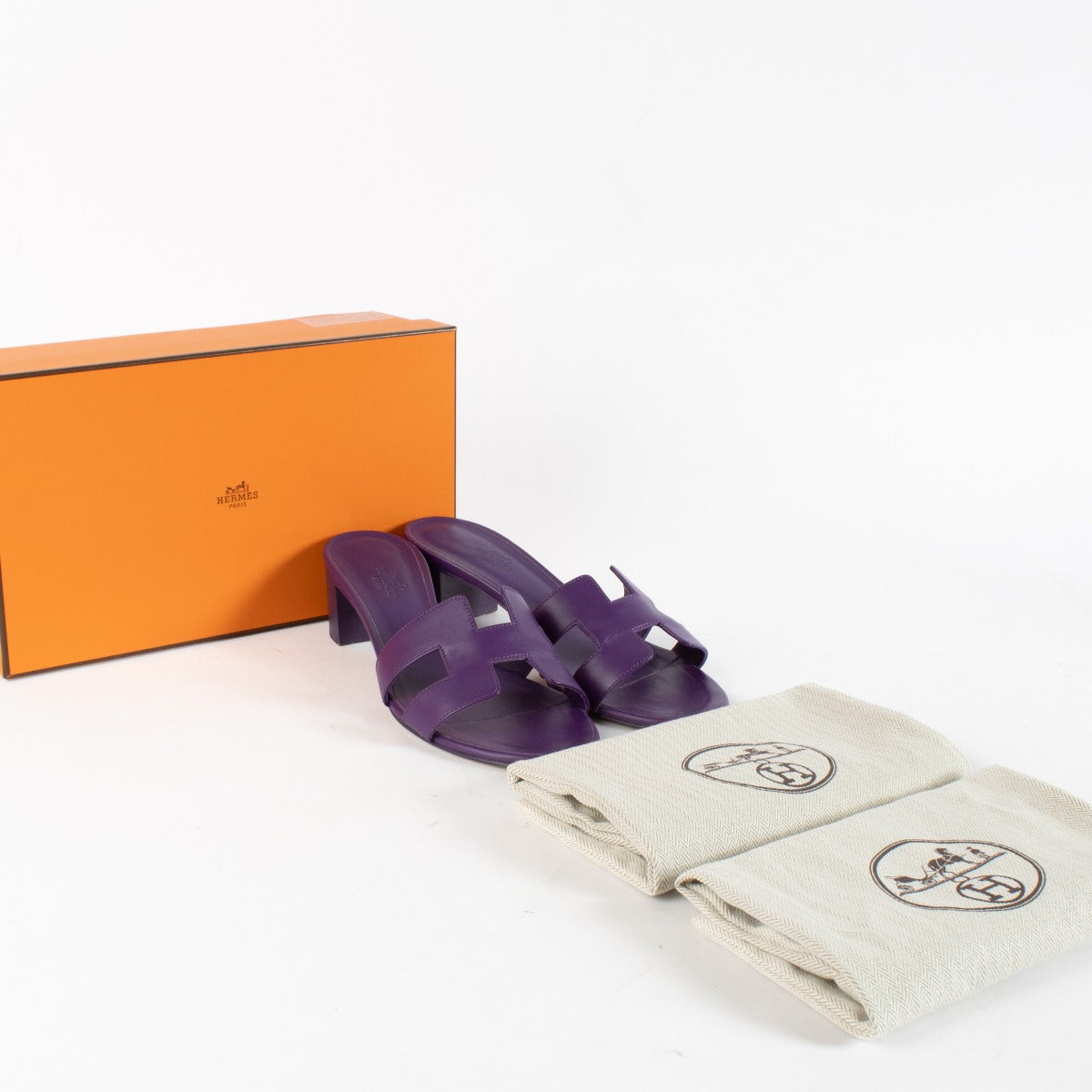 Purple Hermès leather sandals with front edge wear and minor sole wear at Labellov.com