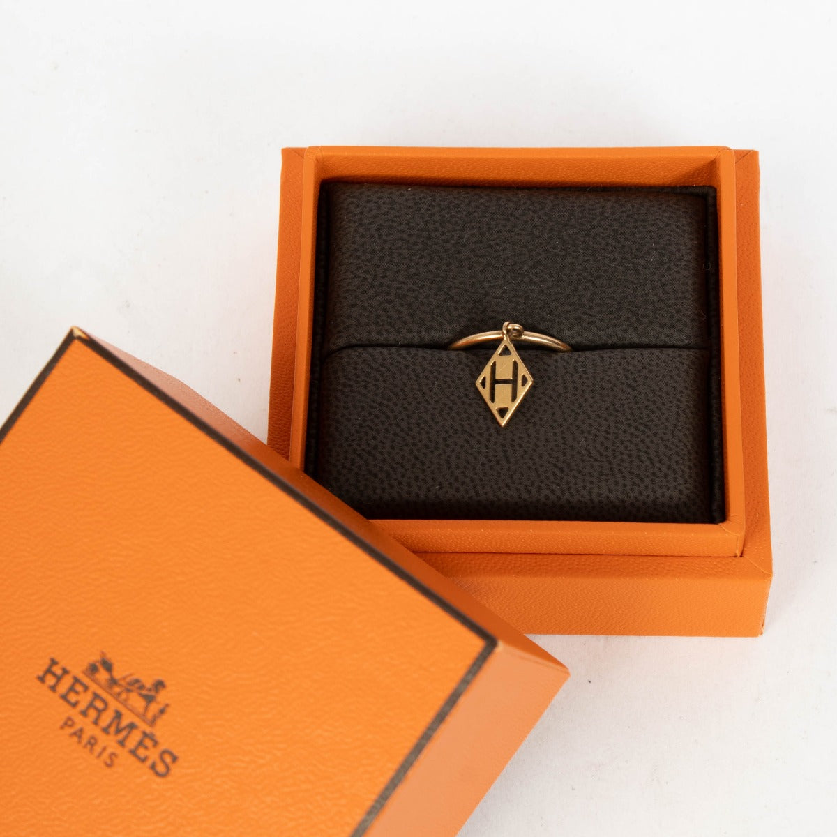 Authentic pre-loved Hermès Rose Gold Gambade Ring - Size 53 on Labellov.com