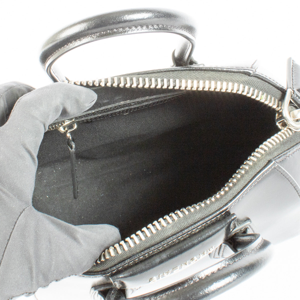 Sac Antigona mini en cuir noir Givenchy