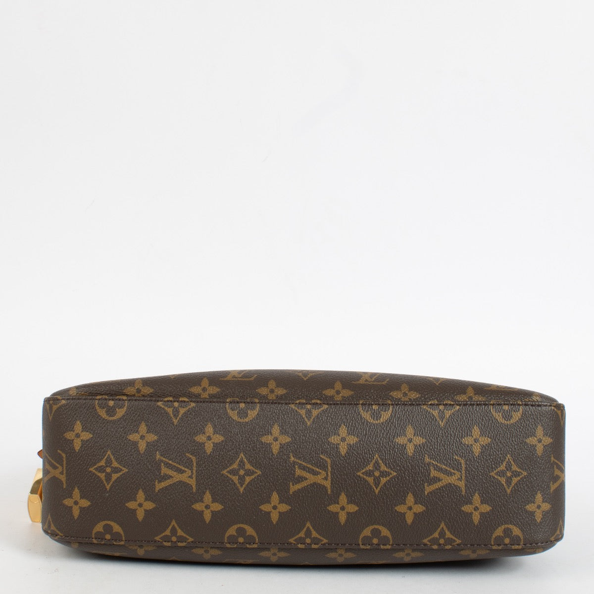 Shop the authentic Louis Vuitton Monogram Slouchy PM Bag second hand on Labellov.com.