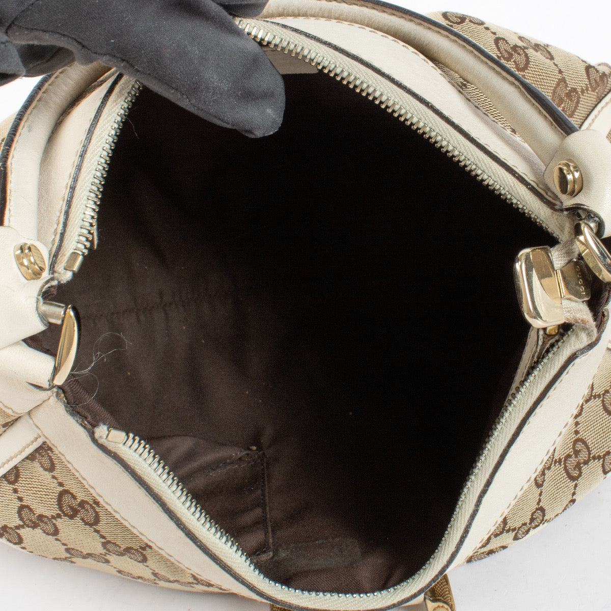 shop 100% authentic second hand Gucci GG Canvas Small Abbey D-Ring Bag on Labellov.com