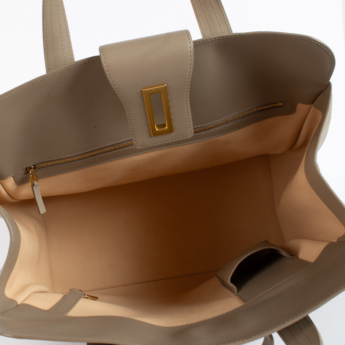 Authentic pre-loved Delvaux Tourterelle Cadence Simplissime N/S Tote on Labellov.com