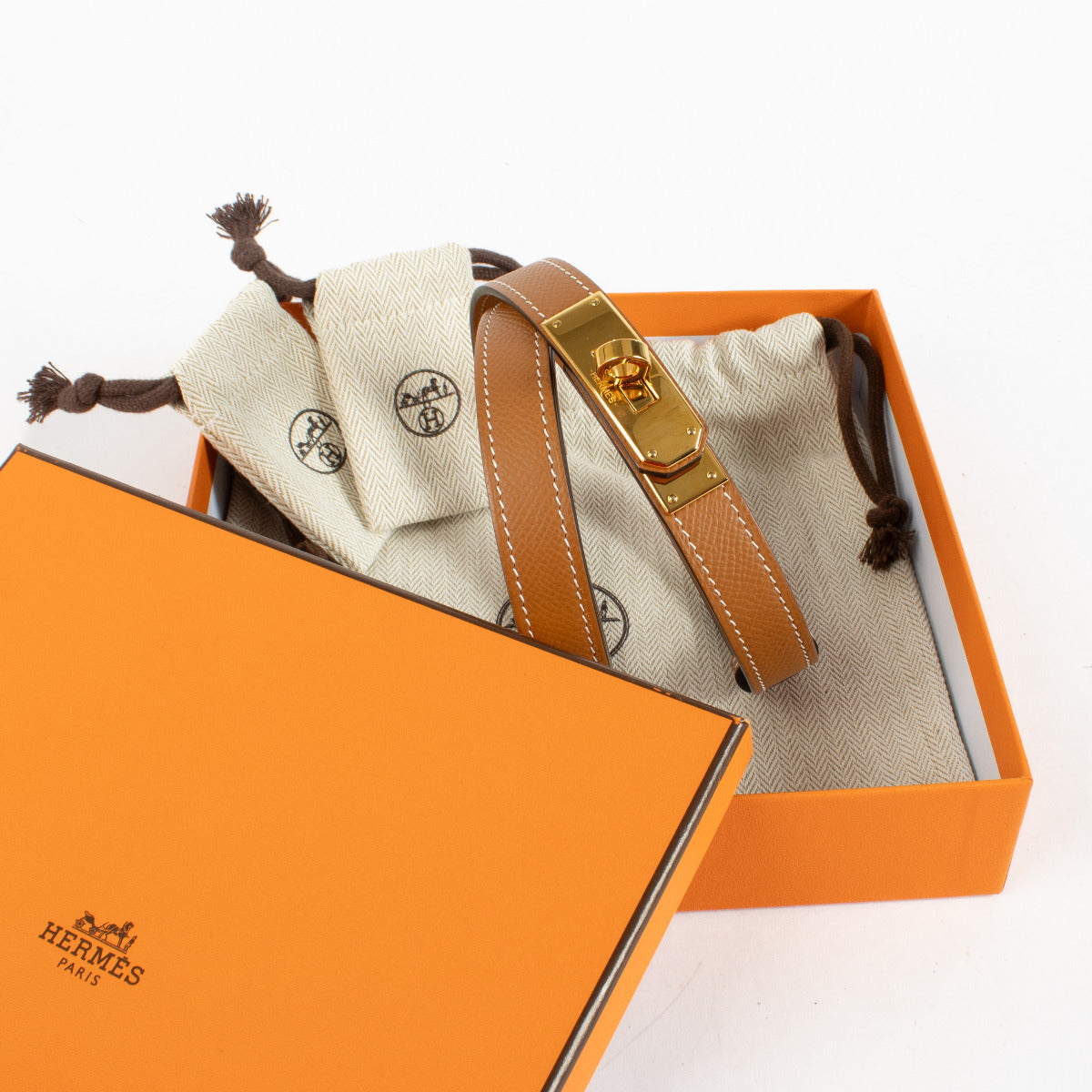 Hermès Kelly 18 Belt Gold Epsom GHW for the best price at Labellov secondhand luxury in Antwerp and Knokke.