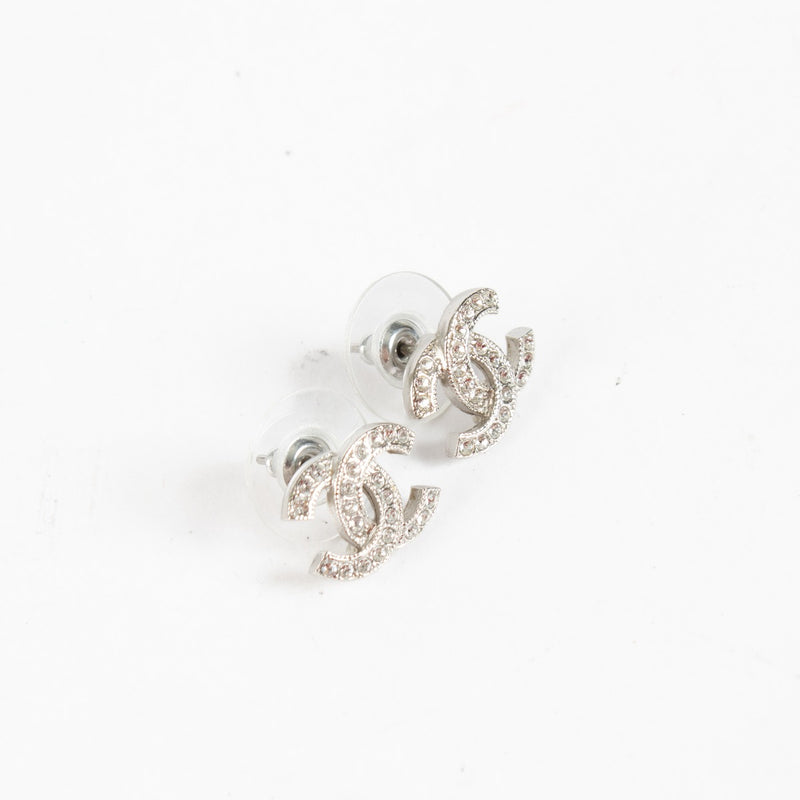 Authentic pre-loved Chanel Metal Quilted CC White Gold Earrings on Labellov.com