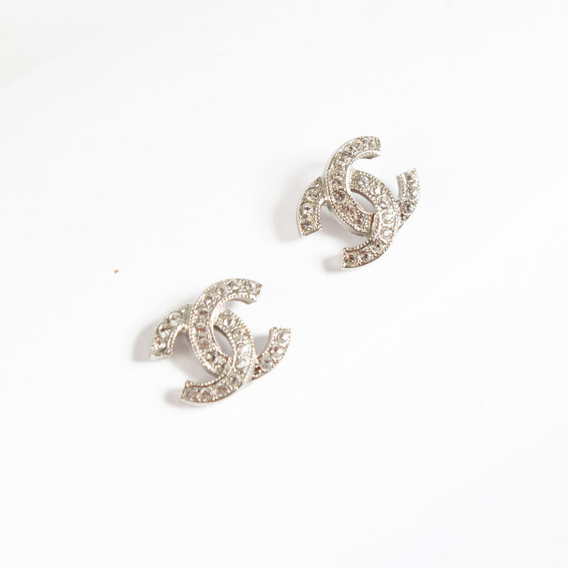 Authentic pre-loved Chanel Metal Quilted CC White Gold Earrings on Labellov.com