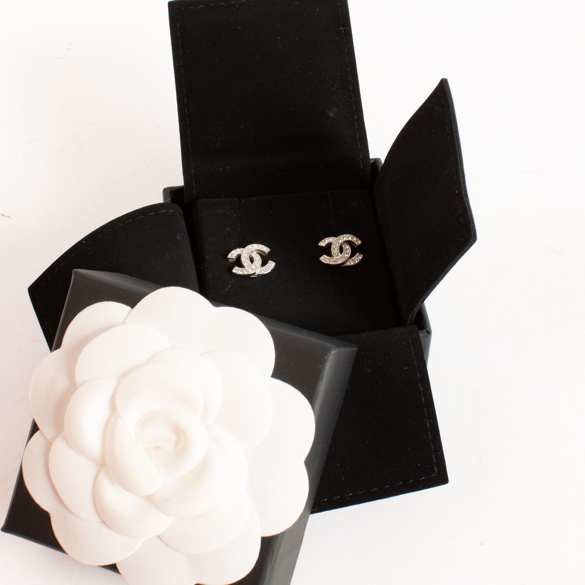 Authentic pre-loved Chanel Metal Quilted CC White Gold Earrings on Labellov.com