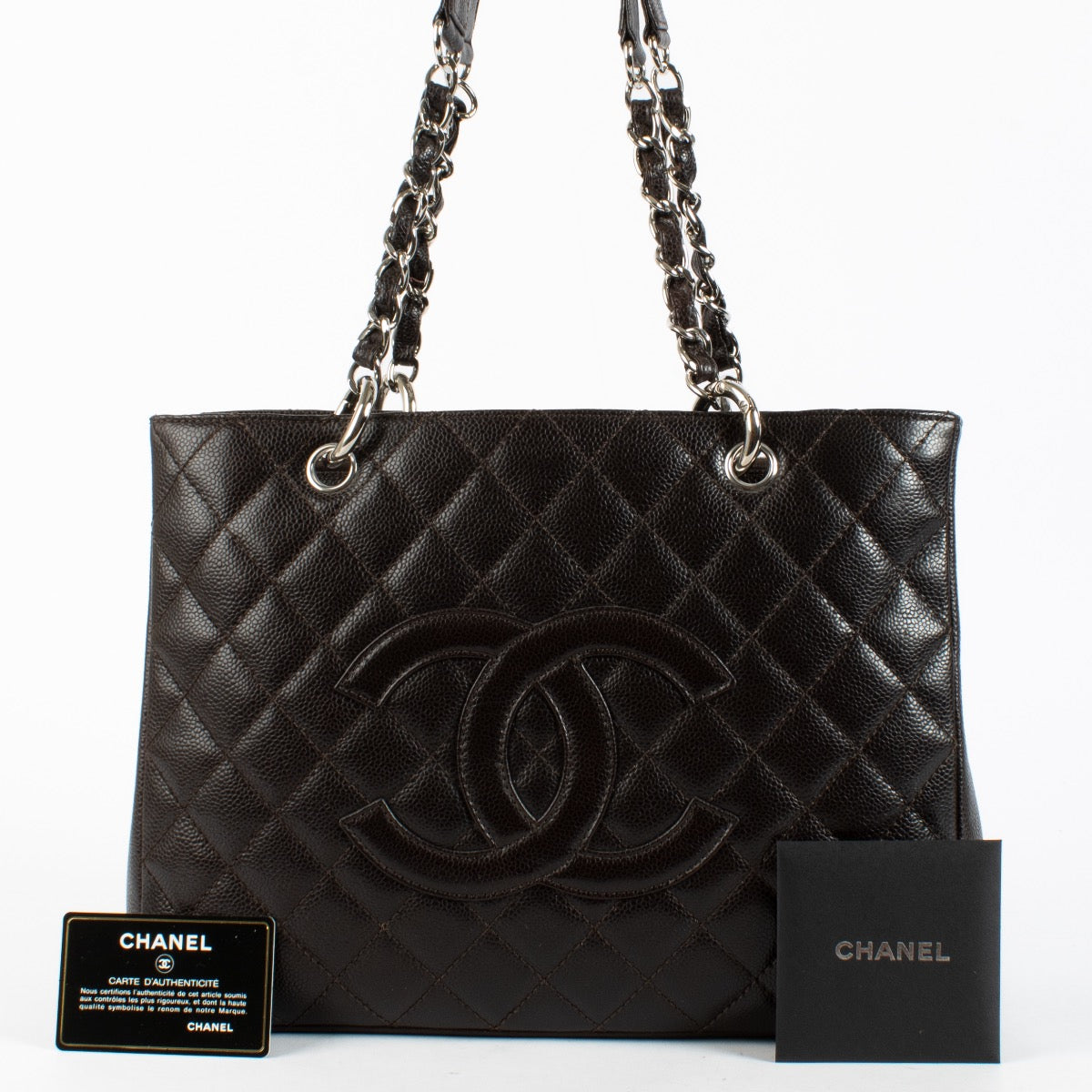Shop safe online at Labellov in Antwerp, Brussels and Knokke this 100% authentic second hand Chanel Dark Brown Caviar Grand Shopping Tote