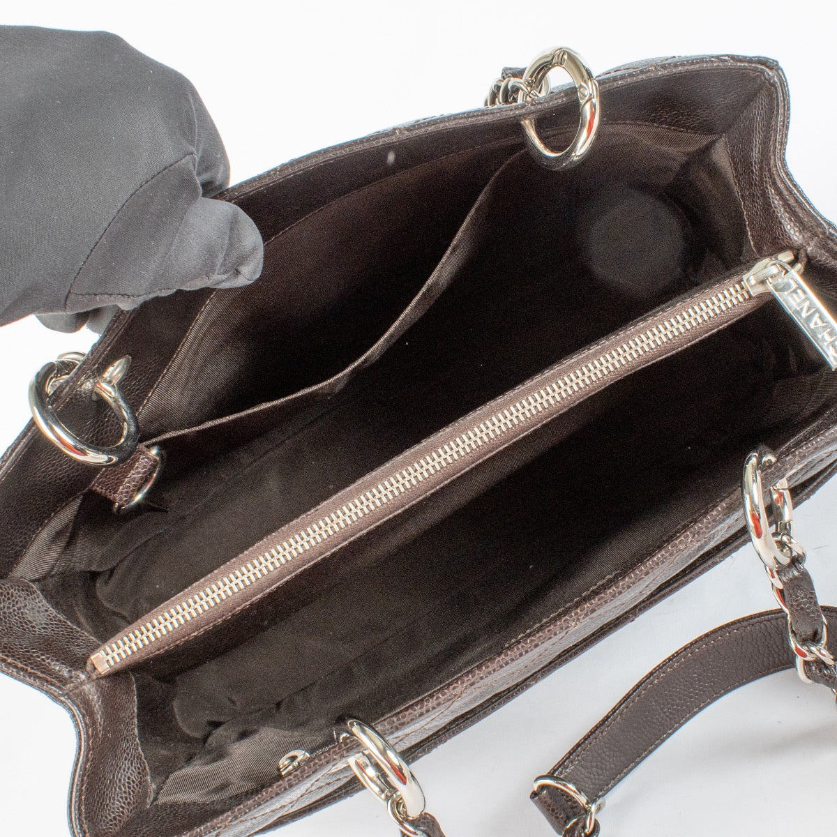 Shop safe online at Labellov in Antwerp, Brussels and Knokke this 100% authentic second hand Chanel Dark Brown Caviar Grand Shopping Tote