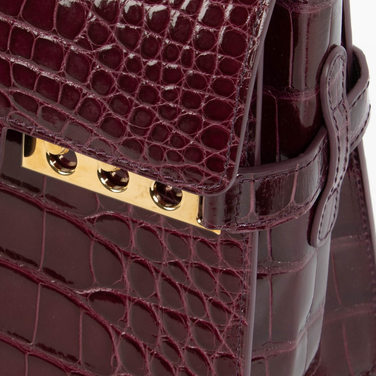 Authentic pre-loved Delvaux Indigo Shiny Alligator Tempête MM on Labellov.com