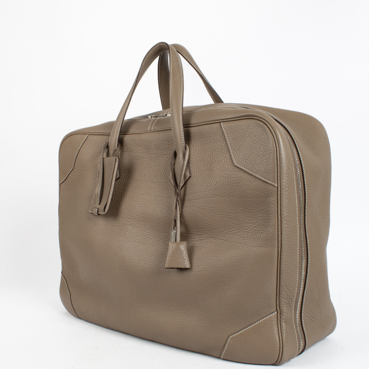 Shop the authentic Hermès Etoupe Clemence PHW Victoria 50 Travel Bag second hand on Labellov.com.