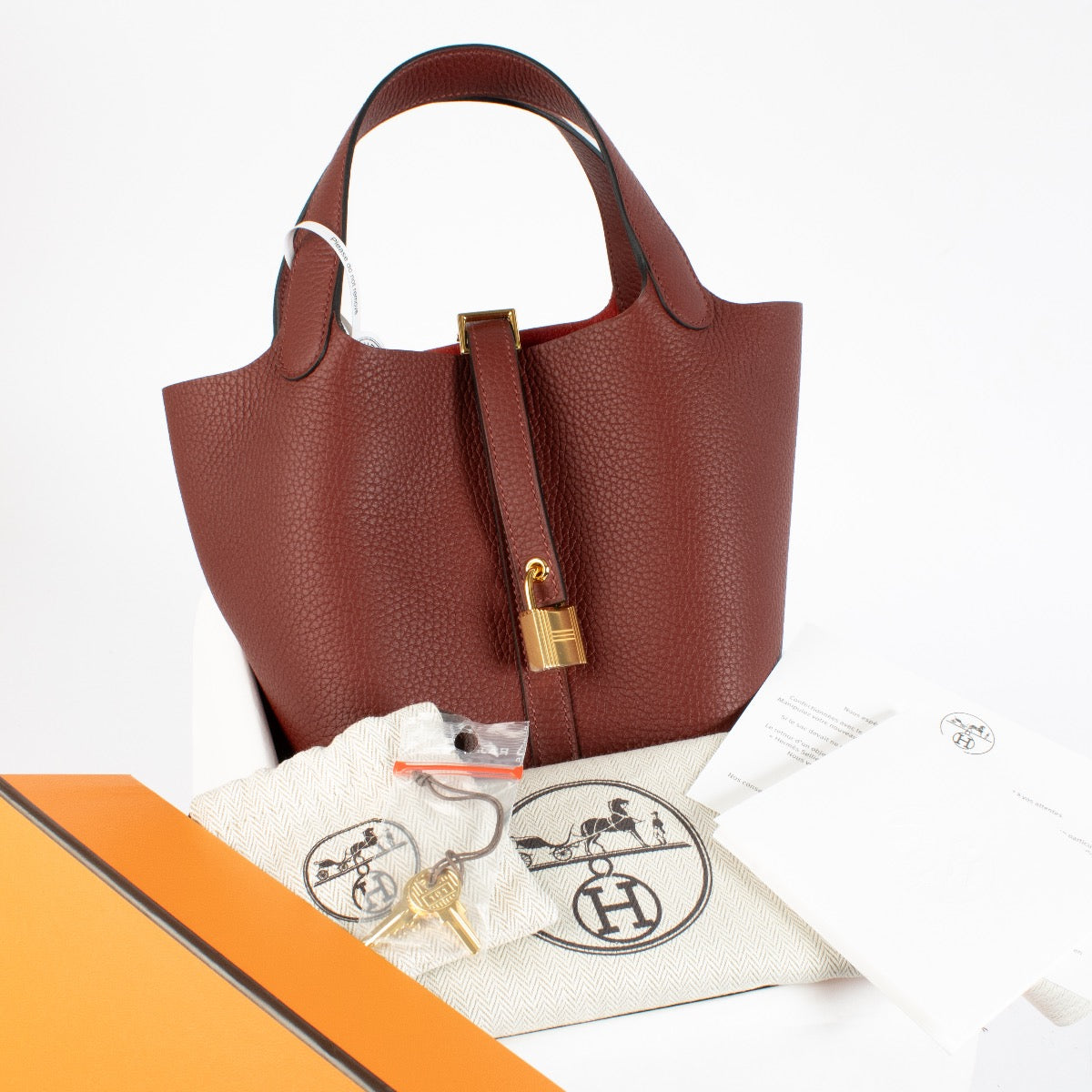Authentic second hand brand new Hermès Picotin Lock 18 Rouge H Clemence Gold Hardware on www.labellov.com