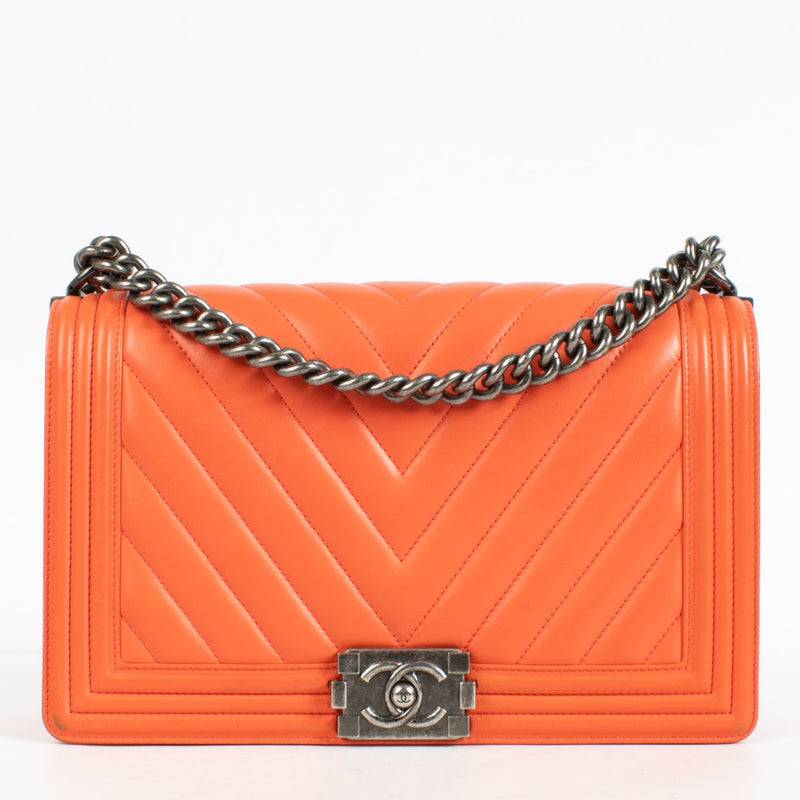 Chanel Koraal Chevron Large Boy Chanel Tas