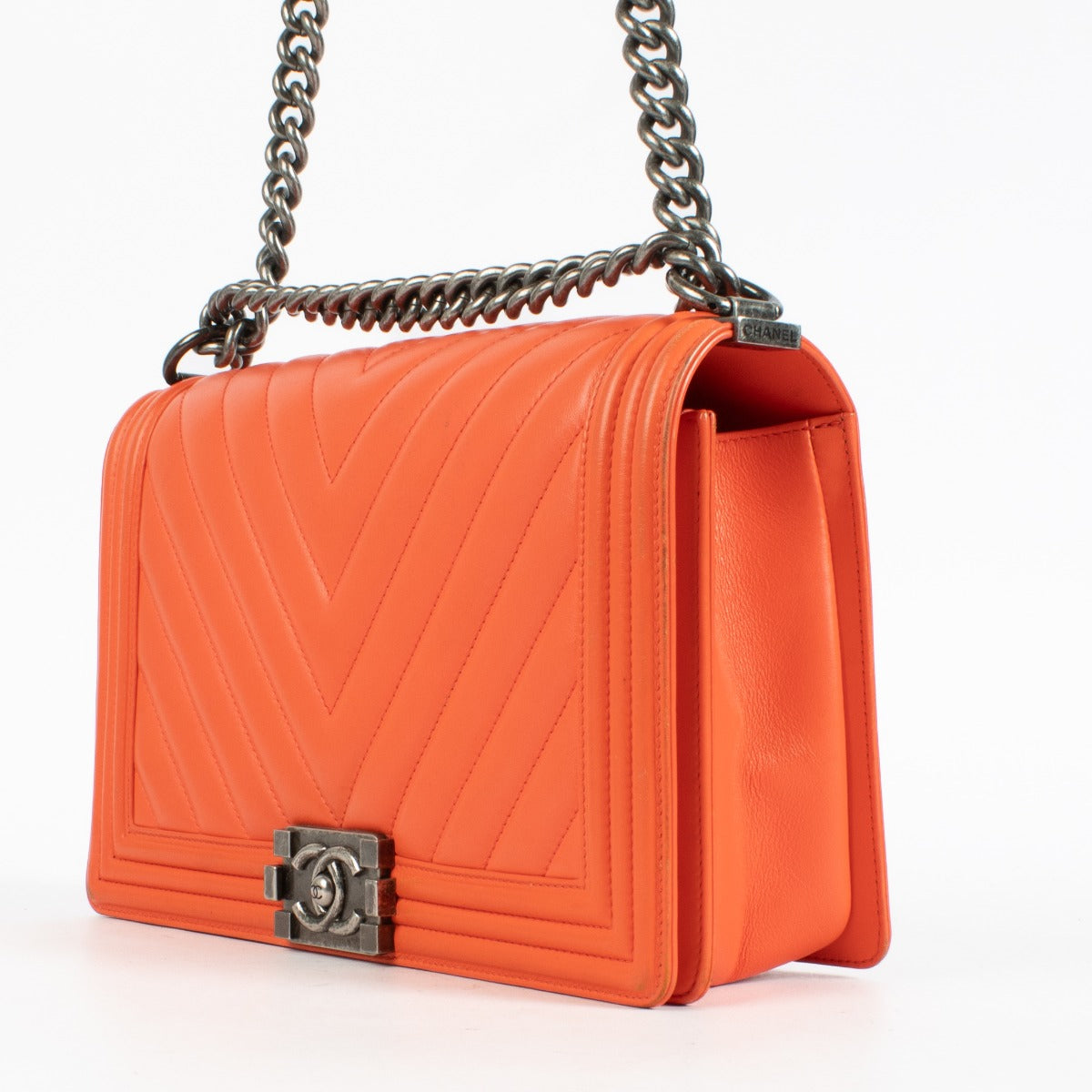Chanel Koraal Chevron Large Boy Chanel Tas