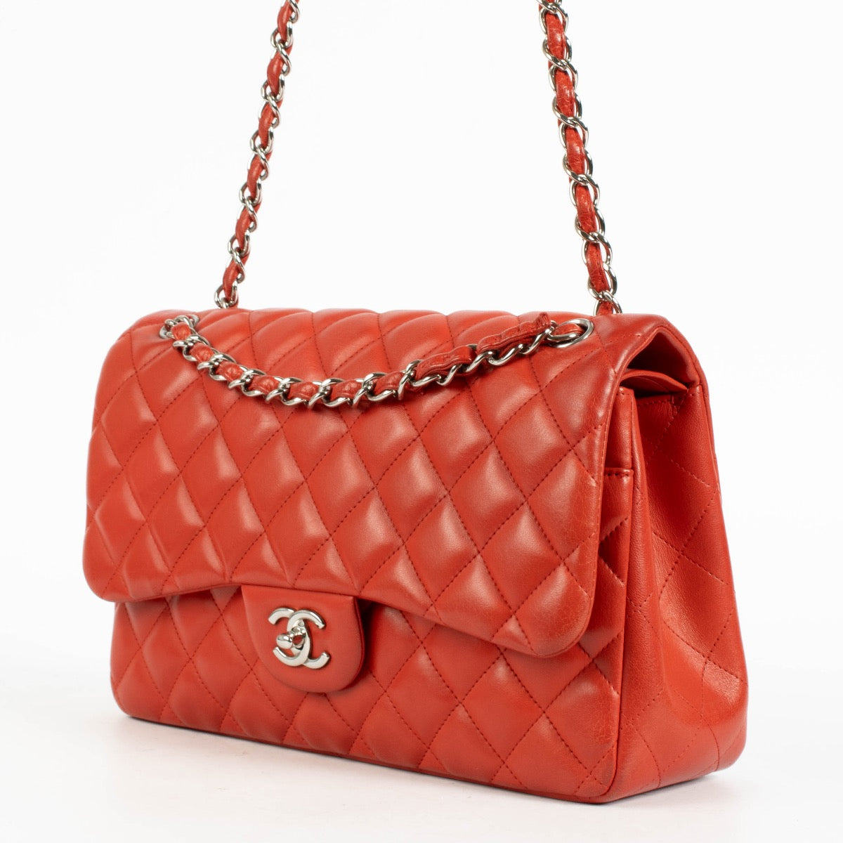 Shop the authentic Chanel Red Lambskin Large / Jumbo Classic Flap Bag second hand on Labellov.com.