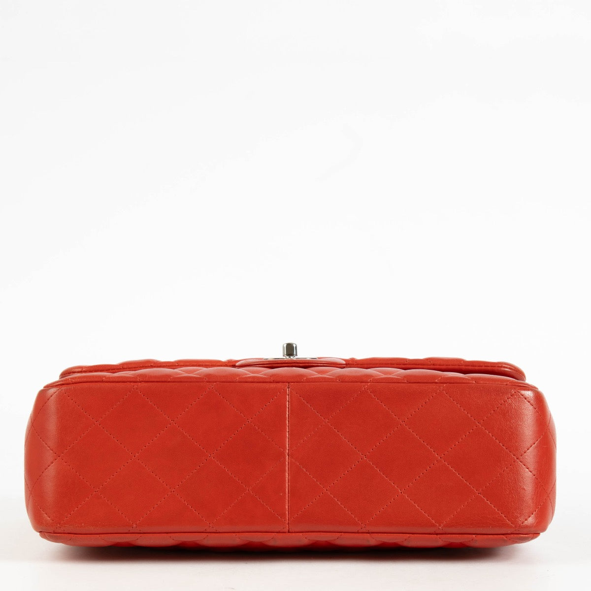 Shop the authentic Chanel Red Lambskin Large / Jumbo Classic Flap Bag second hand on Labellov.com.