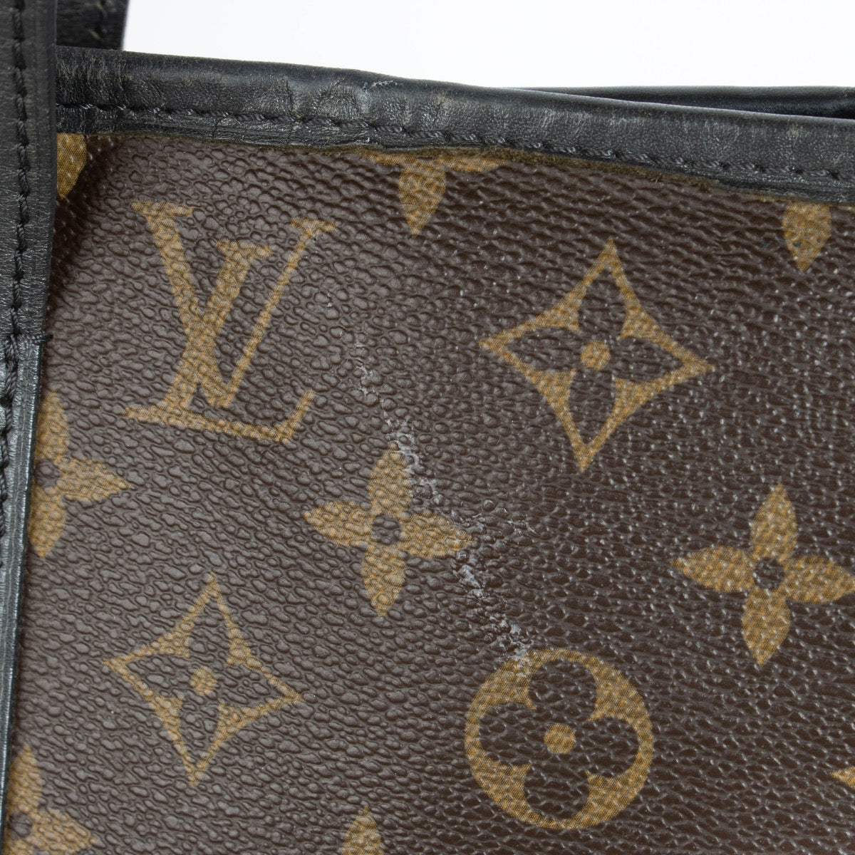 Authentic pre-loved Louis Vuitton Monogram Davis Tote Bag on Labellov.com