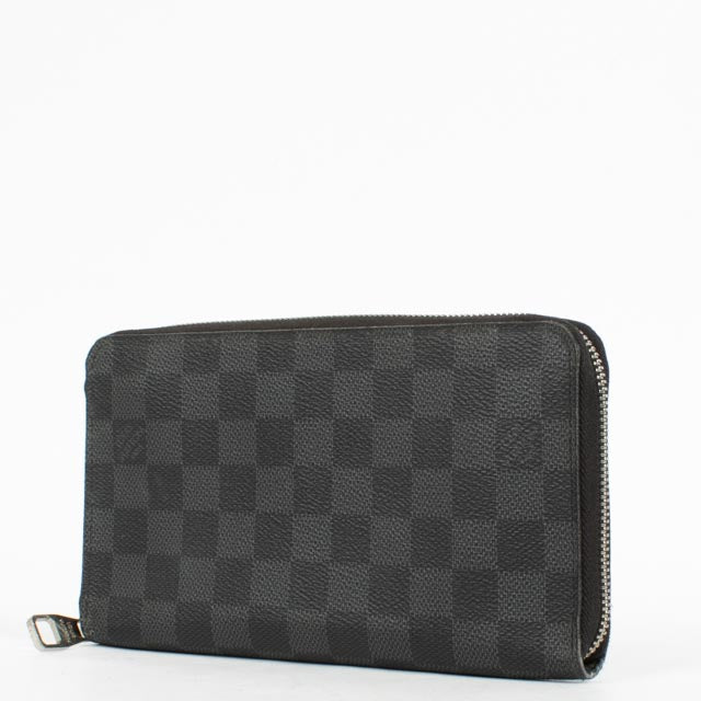Shop the authentic Louis Vuitton Damier Graphite Zippy Organizer Wallet second hand on Labellov.com.