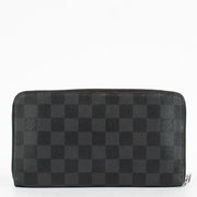 Shop the authentic Louis Vuitton Damier Graphite Zippy Organizer Wallet second hand on Labellov.com.