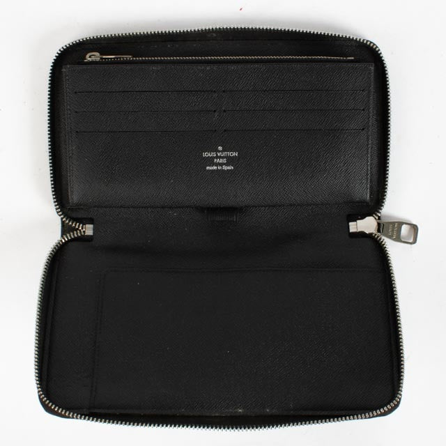 Shop the authentic Louis Vuitton Damier Graphite Zippy Organizer Wallet second hand on Labellov.com.