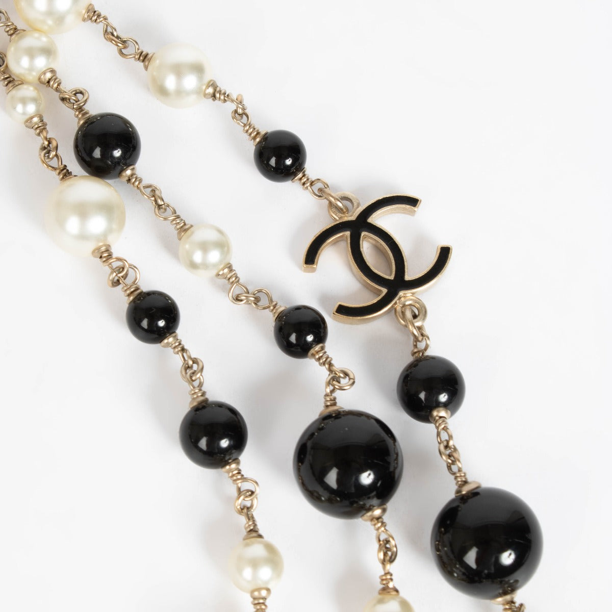 Authentic pre-loved Chanel 10C Fantasy Pearl Coco Chanel Long Necklace on Labellov.com