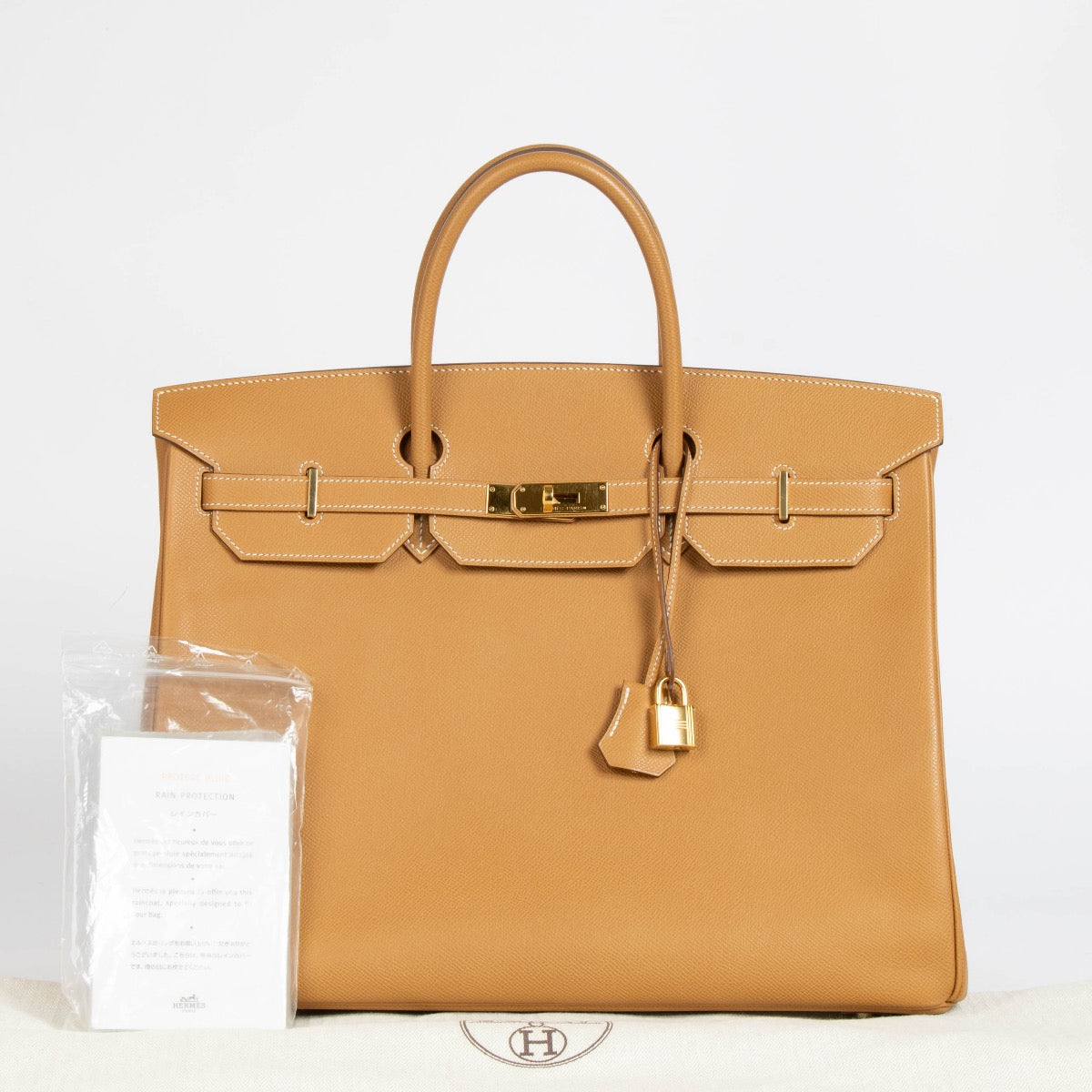Shop safe online at Labellov in Antwerp, Brussels and Knokke this 100% authentic second hand Hermès Naturel Epsom Birkin 40 GHW. Veilig online tweedehands authentieke Hermès Naturel Epsom Birkin 40 GHW handtas kopen bij Labellov.