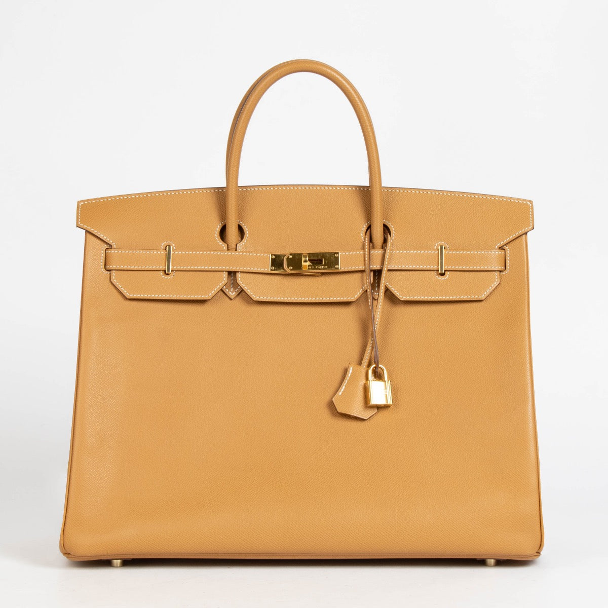Shop safe online at Labellov in Antwerp, Brussels and Knokke this 100% authentic second hand Hermès Naturel Epsom Birkin 40 GHW. Veilig online tweedehands authentieke Hermès Naturel Epsom Birkin 40 GHW handtas kopen bij Labellov.