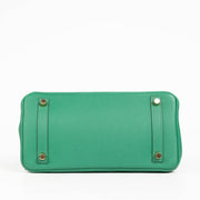 Shop safe online Labellov in Antwerp, Brussels and Knokke this 100 Hermès Birkin 25 Vert Vertigo Togo GHW. Veilig online tweedehands authentieke Hermès Birkin 25 Vert Vertigo Togo GHW kopen bij Labellov.