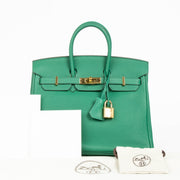 Shop safe online Labellov in Antwerp, Brussels and Knokke this 100 Hermès Birkin 25 Vert Vertigo Togo GHW. Veilig online tweedehands authentieke Hermès Birkin 25 Vert Vertigo Togo GHW kopen bij Labellov.