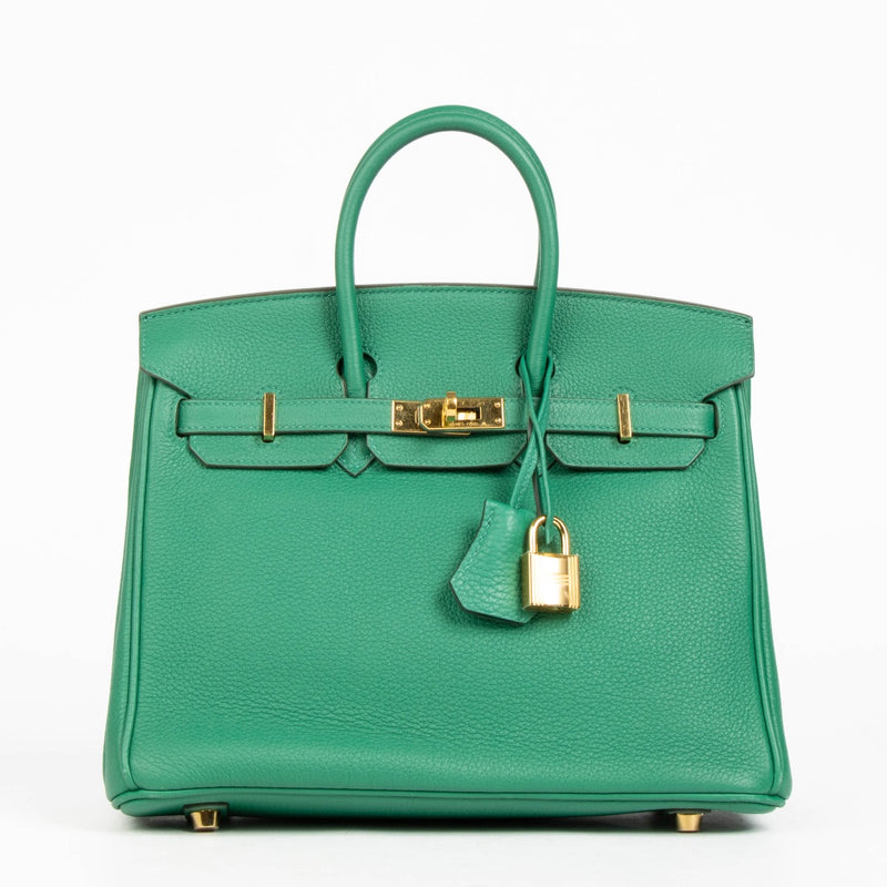 Shop safe online Labellov in Antwerp, Brussels and Knokke this 100 Hermès Birkin 25 Vert Vertigo Togo GHW. Veilig online tweedehands authentieke Hermès Birkin 25 Vert Vertigo Togo GHW kopen bij Labellov.