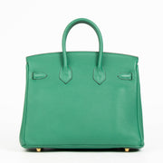 Shop safe online Labellov in Antwerp, Brussels and Knokke this 100 Hermès Birkin 25 Vert Vertigo Togo GHW. Veilig online tweedehands authentieke Hermès Birkin 25 Vert Vertigo Togo GHW kopen bij Labellov.