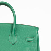 Shop safe online Labellov in Antwerp, Brussels and Knokke this 100 Hermès Birkin 25 Vert Vertigo Togo GHW. Veilig online tweedehands authentieke Hermès Birkin 25 Vert Vertigo Togo GHW kopen bij Labellov.