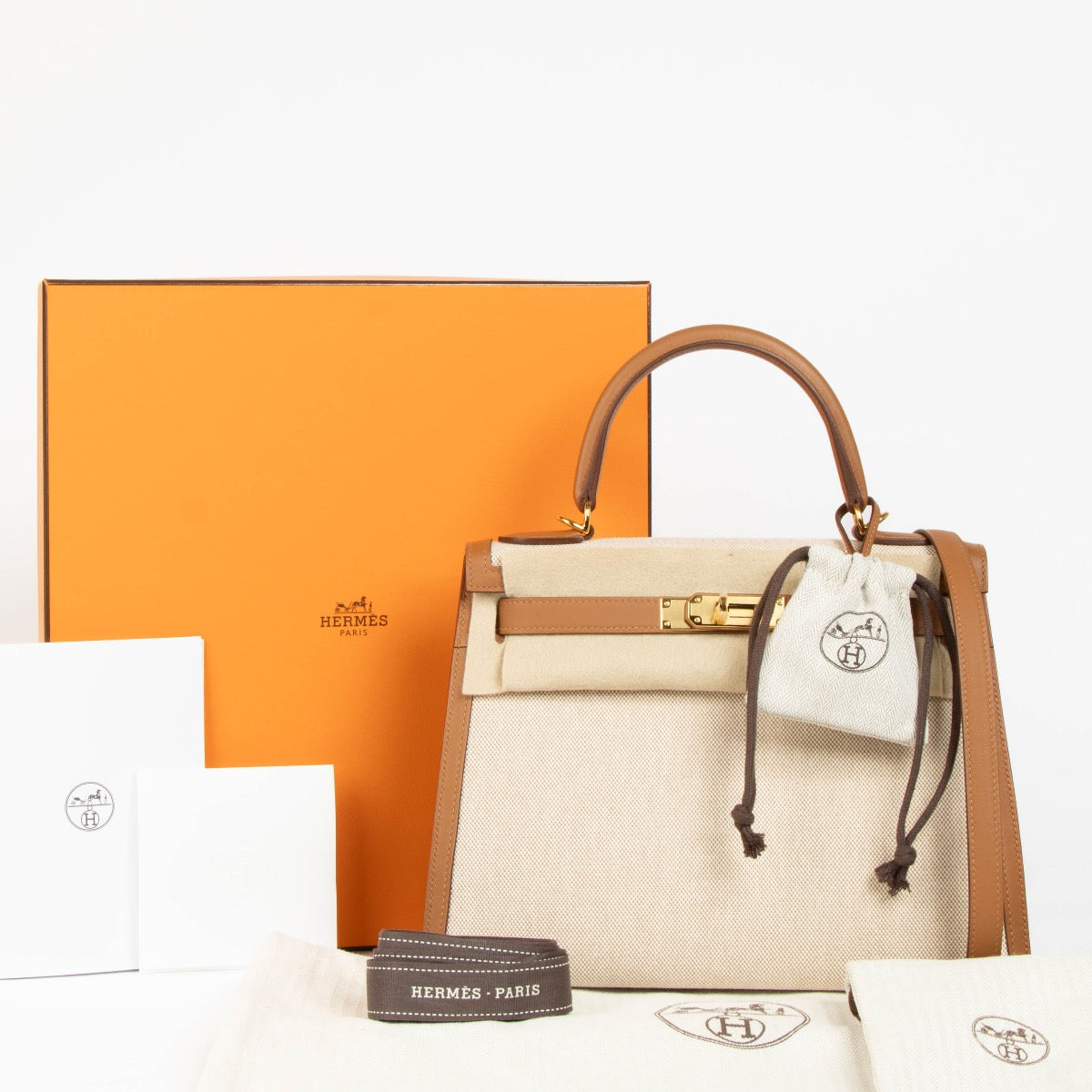 Authentic second hand brand new Hermès Kelly 28 Ecru/Gold Toille H/Swift GHW on www.labellov.com